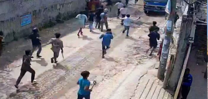 ঝুট ব্যবসার নিয়ন্ত্রণকে কেন্দ্র করে দুই গ্রুপের রক্তক্ষয়ী সংঘর্ষ, আহত- ৩