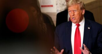 শুল্ক বাতিলের রায়ে ক্ষুব্ধ ট্রাম্প; ব্যক্তিগত আক্রমণ জানালেন বিচারপতিদের