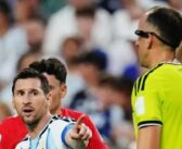 ‘আমাকে সম্মান দিয়ে কথা বলো’: রেফারিকে মেসি
