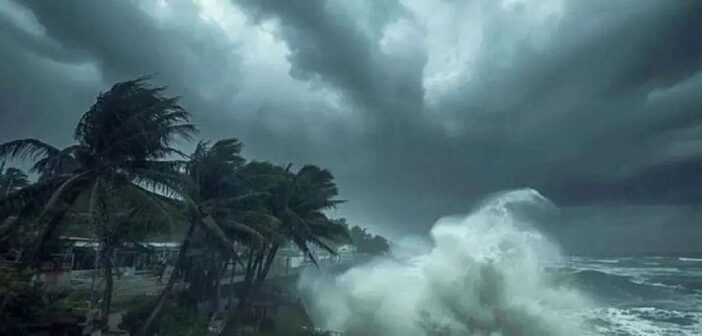রাতের মধ্যে ঢাকাসহ ১৭ অঞ্চলে আঘাত হানতে পারে প্রচণ্ড ঝড়